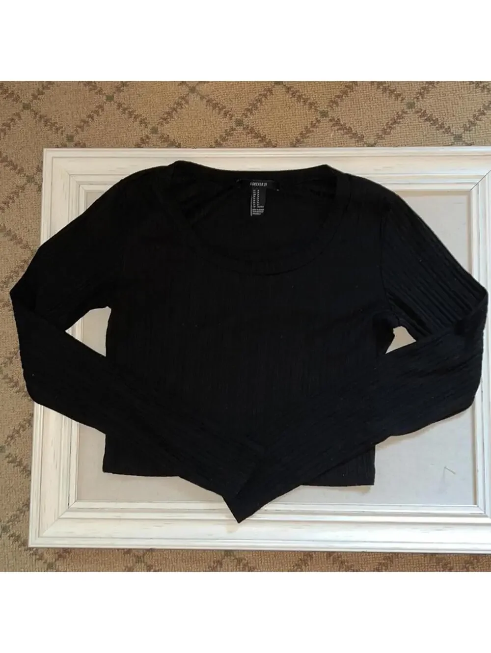 Forever 21 cropped black ribbed knit top with long sleeves M